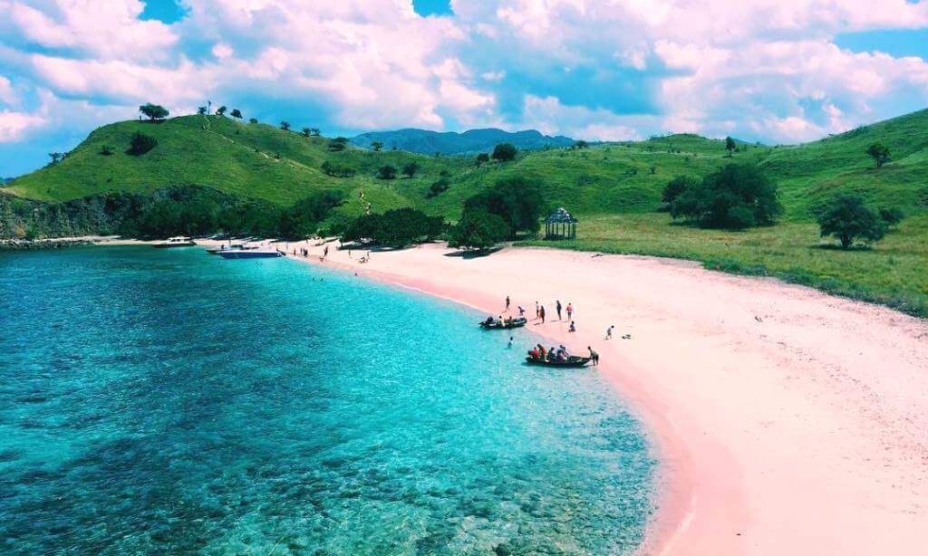 Pantai Pink Lombok Destinasi Cantik yang Jarang Diketahui